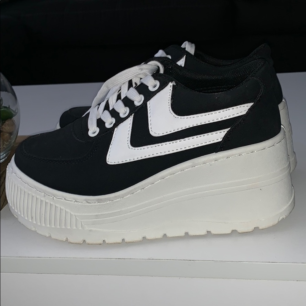 Platform sneakers